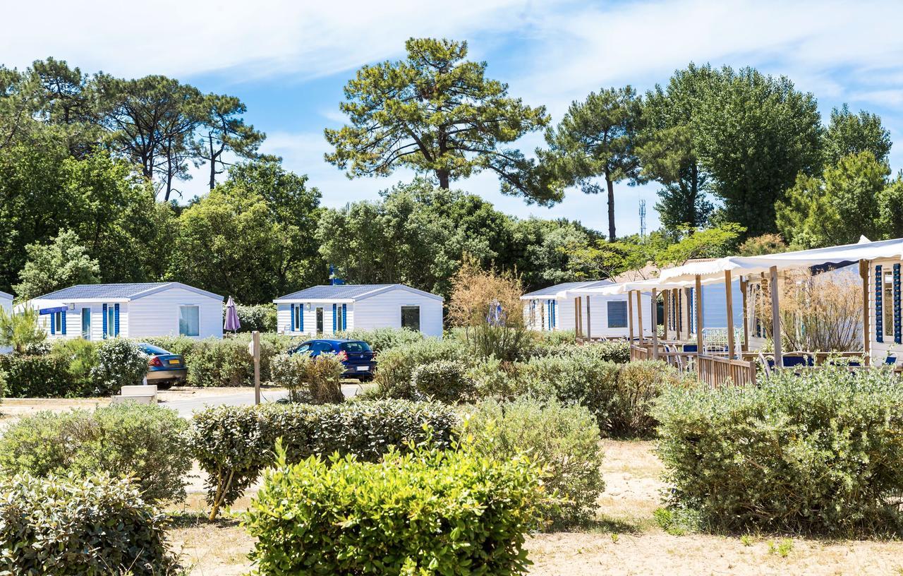 Domaine Residentiel De Plein Air Odalys L'Etang De Besse 생 힐레르 드 리에 외부 사진